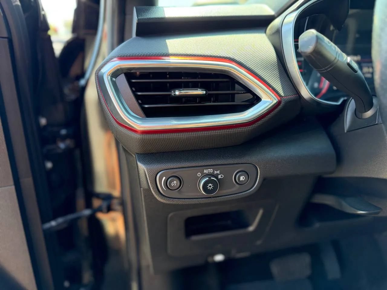 Used 2021 Chevrolet TrailBlazer RS w/ Sun and Liftgate Package FWD image 46