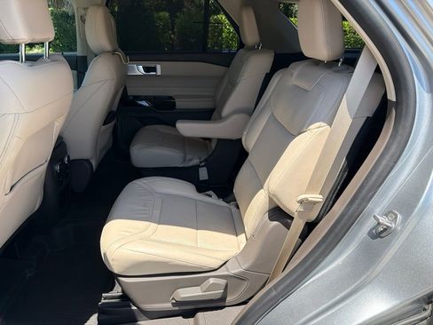 Used 2021 Ford Explorer Platinum w/ Equipment Group 601A AWD/4WD image 18