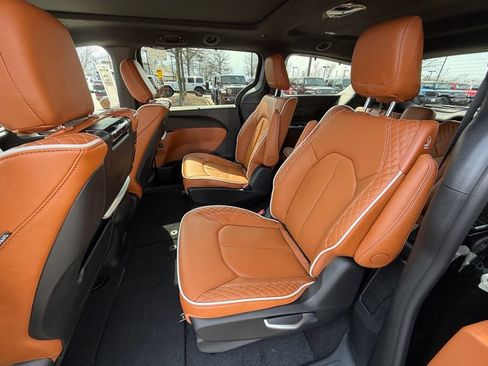 New 2026 Chrysler Pacifica Pinnacle FWD image 12
