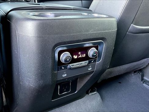 Used 2022 Chevrolet Tahoe Z71 w/ Z71 Off-Road Package AWD/4WD image 35
