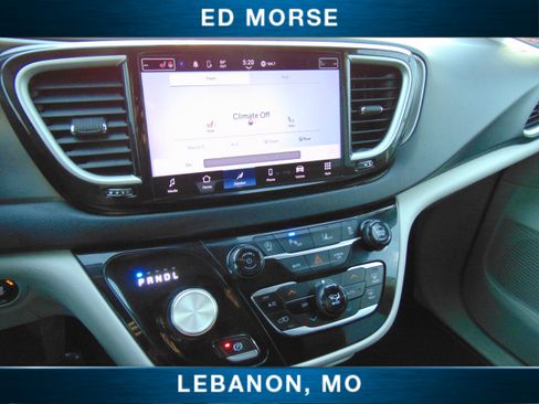 Used 2023 Chrysler Pacifica Touring-L image 23