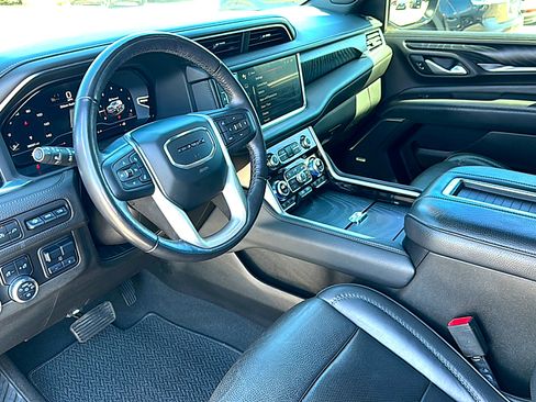 Used 2022 GMC Yukon Denali w/ Denali Premium Package image 12