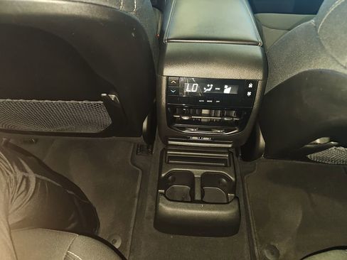 Used 2025 Jeep Grand Cherokee L Laredo image 40