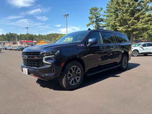 Used 2024 Chevrolet Suburban Z71 w/ Off-Road Capability Package AWD/4WD image 3
