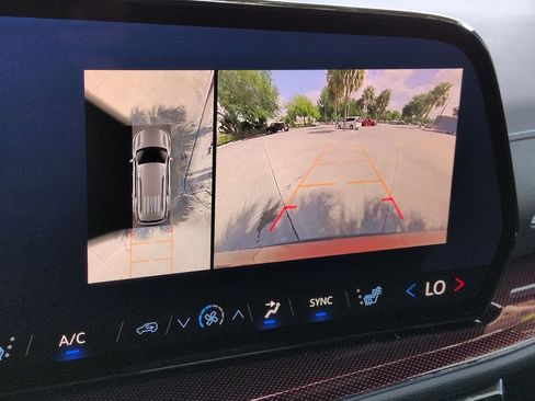 Certified 2024 Chevrolet Traverse Z71 w/ Enhanced Driving Package image 17