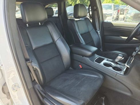 Certified 2022 Jeep Grand Cherokee Laredo X AWD/4WD image 15