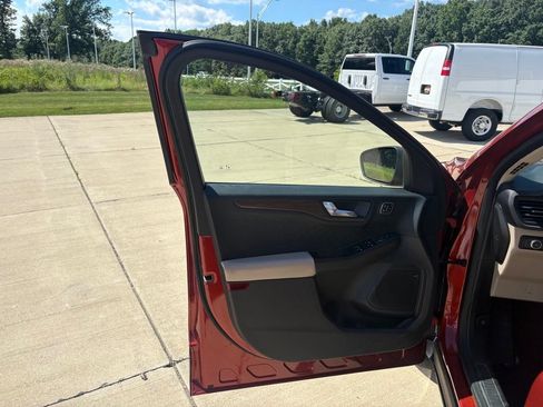 Used 2020 Ford Escape Titanium AWD/4WD image 10