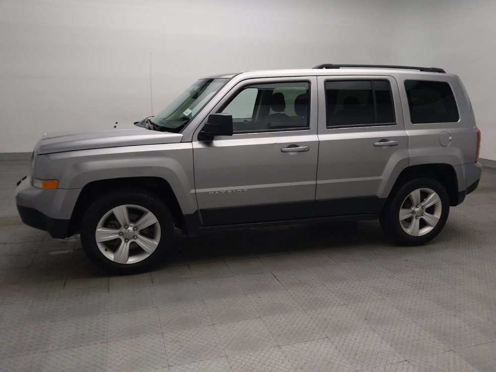 Used 2016 Jeep Patriot Latitude FWD image 2
