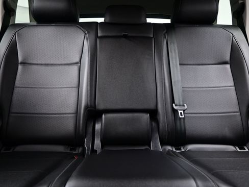 Used 2019 Volkswagen Tiguan SE AWD/4WD image 16