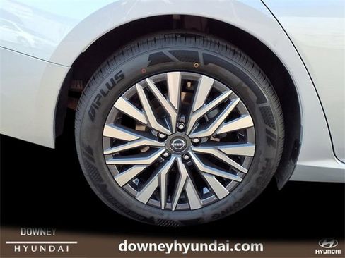 Used 2023 Nissan Altima 2.5 SV image 6