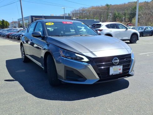 Used 2024 Nissan Altima 2.5 SV w/ SV Premium Package AWD/4WD image 3