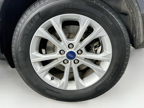 Used 2017 Ford Escape SE FWD image 11