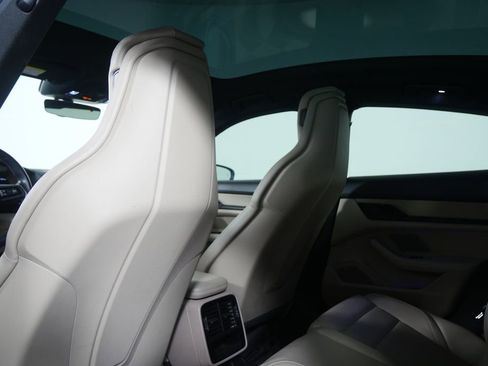 Used 2022 Porsche Taycan image 22
