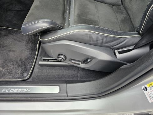 Used 2018 Volvo XC60 T6 R-Design w/ Convenience Package AWD/4WD image 19