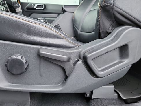 Used 2023 Ford Bronco Badlands image 18