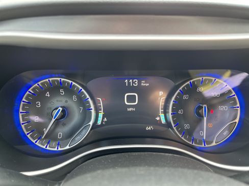Used 2025 Chrysler Pacifica Select FWD image 19