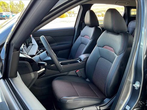 New 2026 Nissan Kicks SR image 9