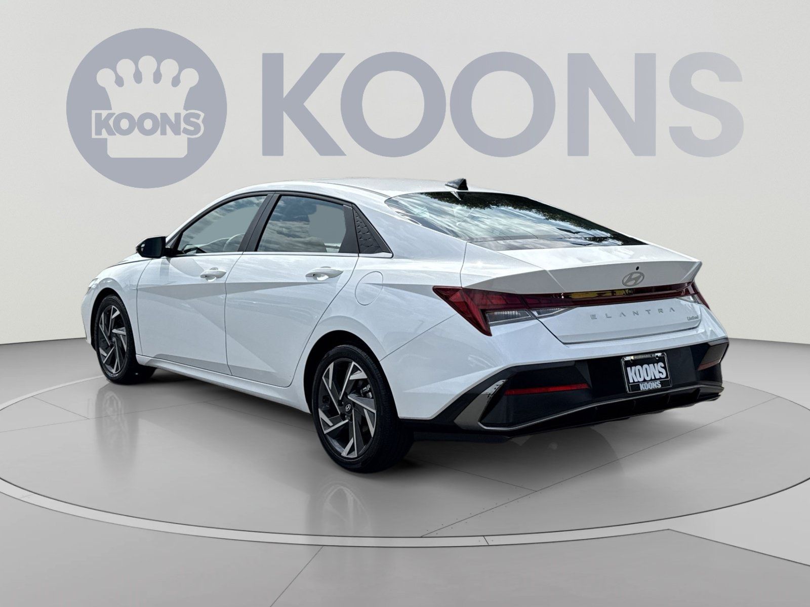 Certified 2025 Hyundai Elantra Limited FWD image 4
