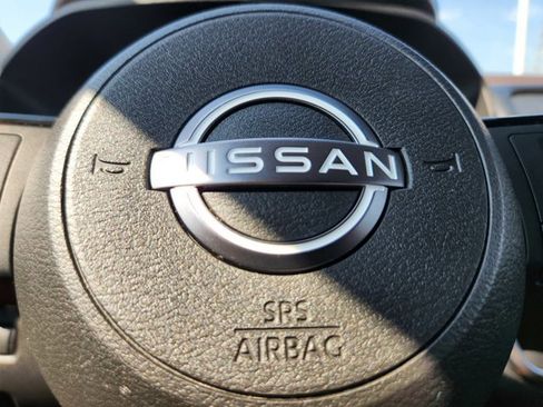 Used 2023 Nissan Rogue SV image 24