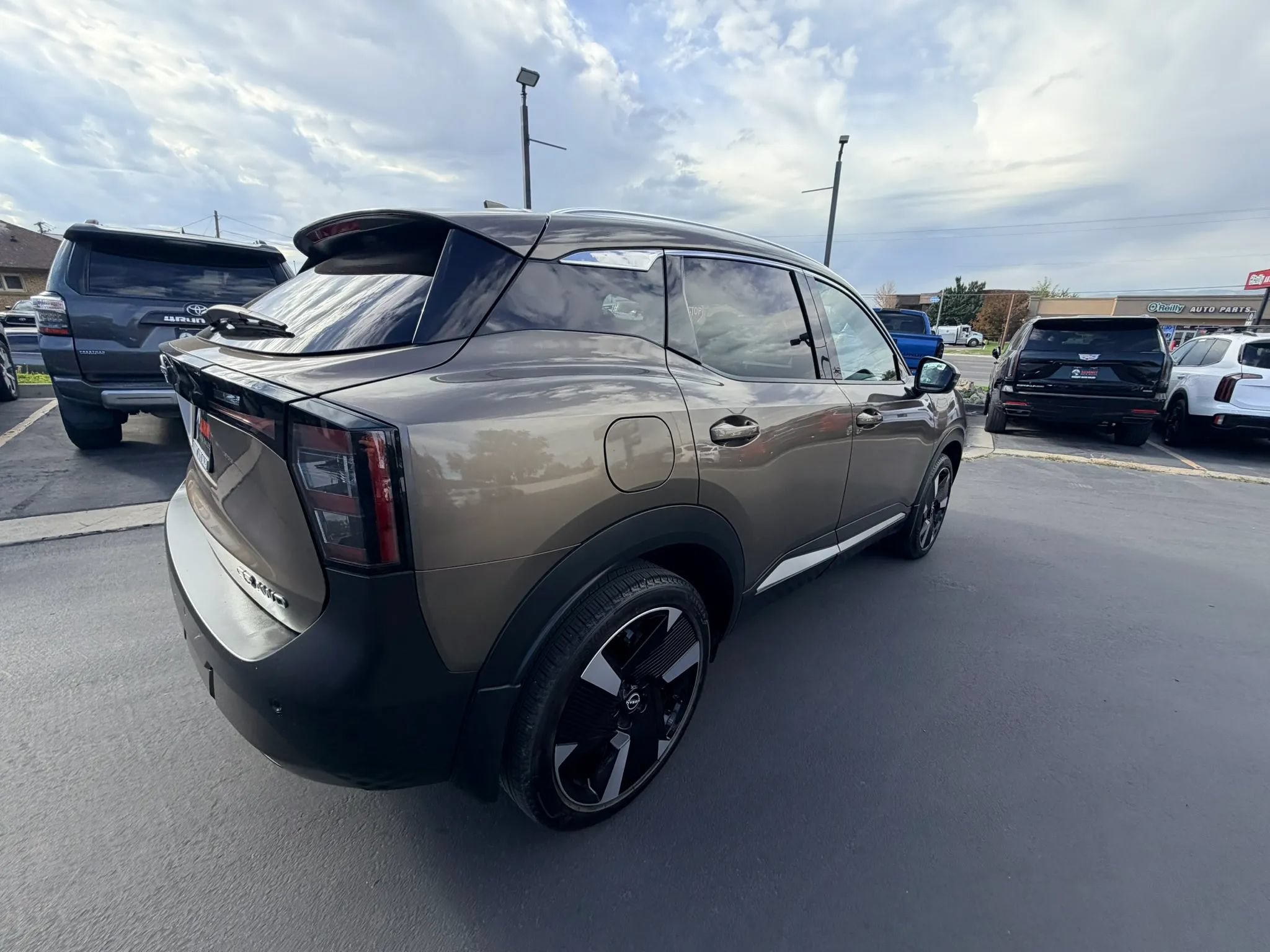 Used 2025 Nissan Kicks SR AWD/4WD image 3