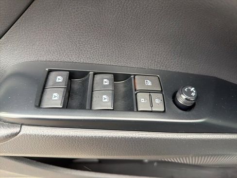 Used 2020 Toyota Camry SE image 11