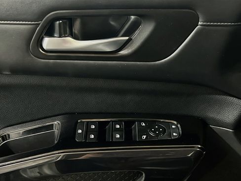 Used 2022 Nissan Pathfinder SV FWD image 13
