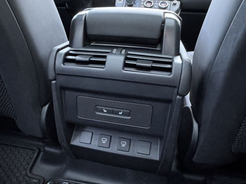 Certified 2025 Land Rover Defender 110 X-Dynamic SE AWD/4WD image 28