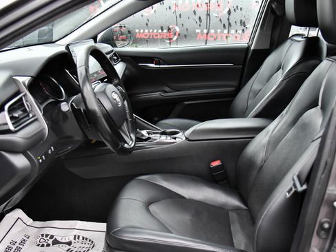 Used 2022 Toyota Camry XSE image 18