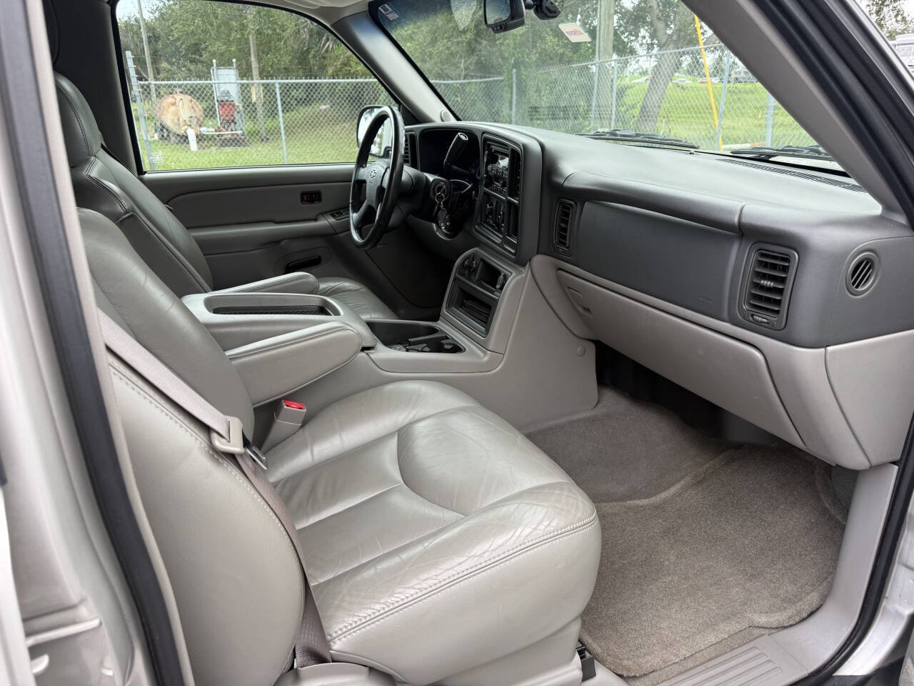 Used 2004 Chevrolet Suburban LS w/ Preferred Equipment Group RWD image 22