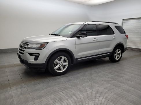 Used 2018 Ford Explorer XLT w/ Equipment Group 201A image 2