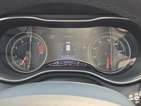 Used 2023 Jeep Cherokee Altitude Lux AWD/4WD image 30