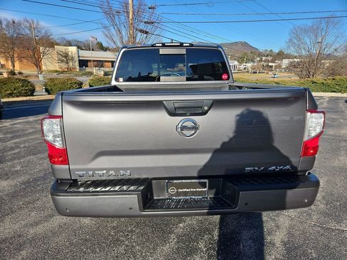 Certified 2022 Nissan Titan SV image 4