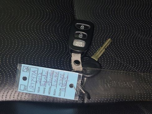 Used 2012 Hyundai Elantra Limited image 28