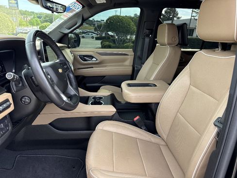 Used 2024 Chevrolet Tahoe Premier w/ Advanced Technology Package RWD image 9