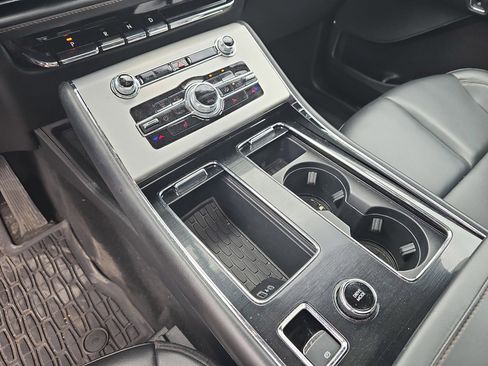 Used 2023 Lincoln Aviator AWD w/ Premium Package image 22