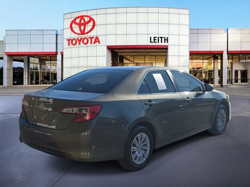 Used 2014 Toyota Camry L image 5
