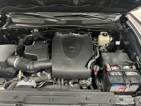 Used 2021 Toyota Tacoma TRD Off-Road AWD/4WD image 24