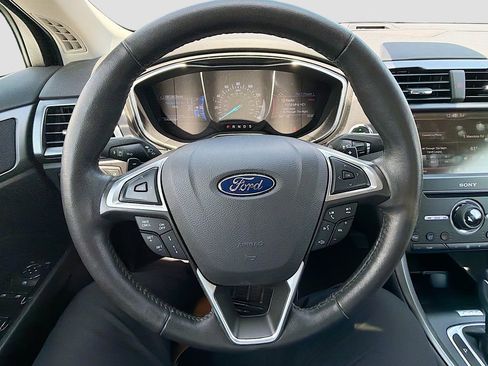 Used 2016 Ford Fusion Titanium AWD/4WD image 11