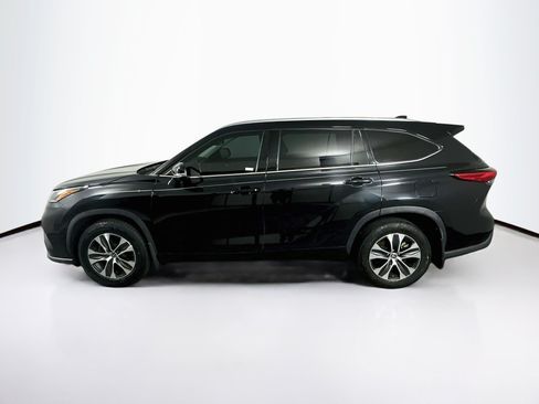 Used 2021 Toyota Highlander XLE FWD image 4