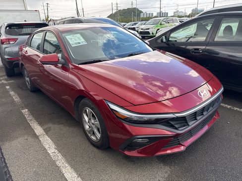 Used 2024 Hyundai Elantra SE FWD image 3