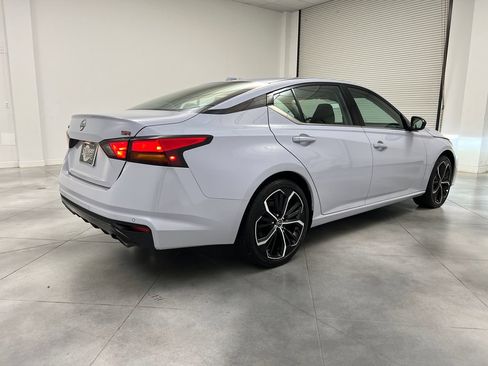 Used 2025 Nissan Altima 2.5 SR FWD image 9