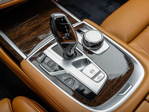 Used 2020 BMW 750i xDrive w/ Executive Package AWD/4WD image 27