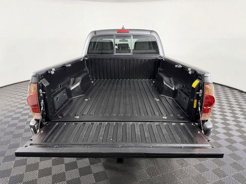 Used 2014 Toyota Tacoma w/ SR5 Package image 13