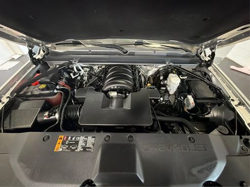 Used 2018 Chevrolet Suburban Premier AWD/4WD image 11