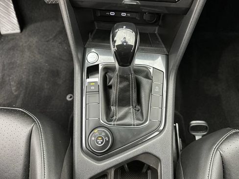Used 2023 Volkswagen Tiguan SE AWD/4WD image 19