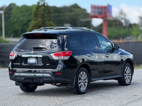 Used 2015 Nissan Pathfinder SV w/ Trailer Tow Package FWD image 9