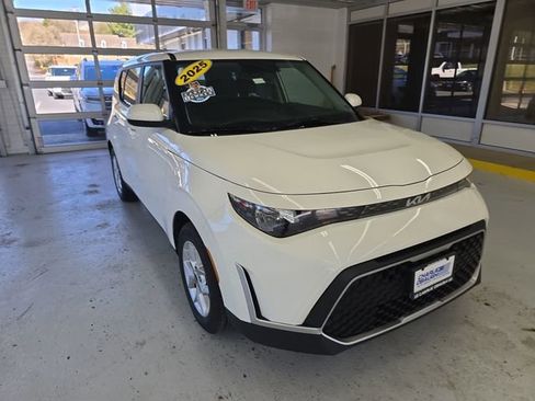 Used 2025 Kia Soul LX image 7