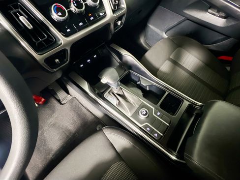 Used 2022 Kia Sorento LX image 25