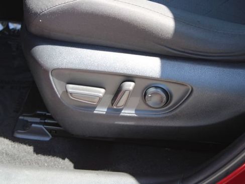 Used 2022 Toyota RAV4 XLE FWD image 31