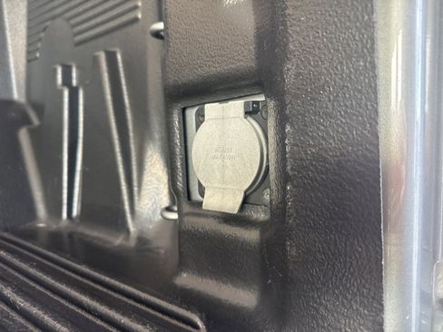 Used 2024 GMC Sierra 1500 SLT image 17